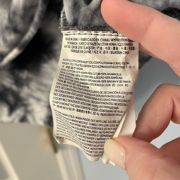 Vans GUC Women’s Tie-Dye Boxy Cropped Crewneck - Picture 6 of 8